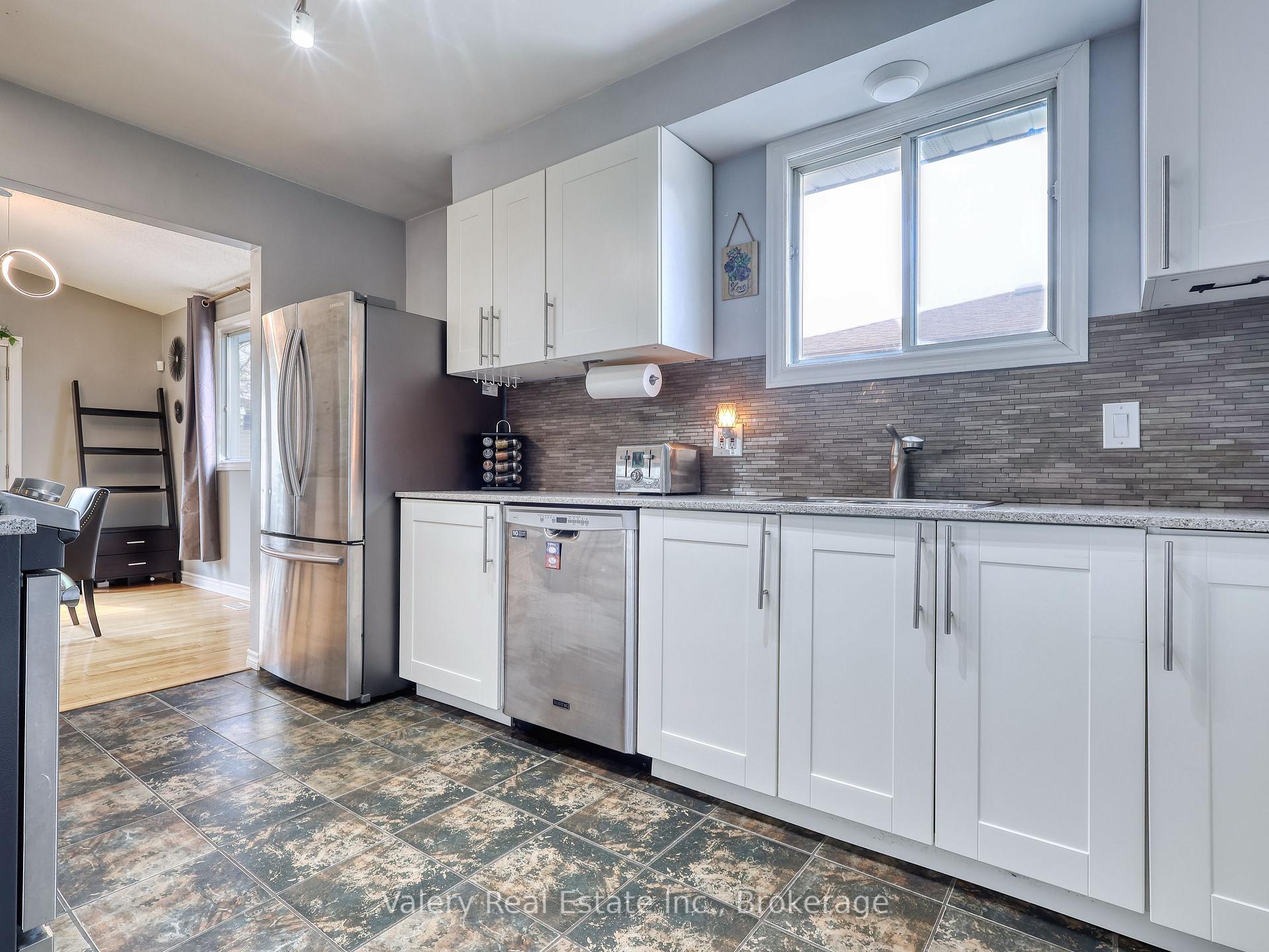Photo 13 of 36 Rochelle Drive, St. Catharines, Bunting/Linwell — HOMEH