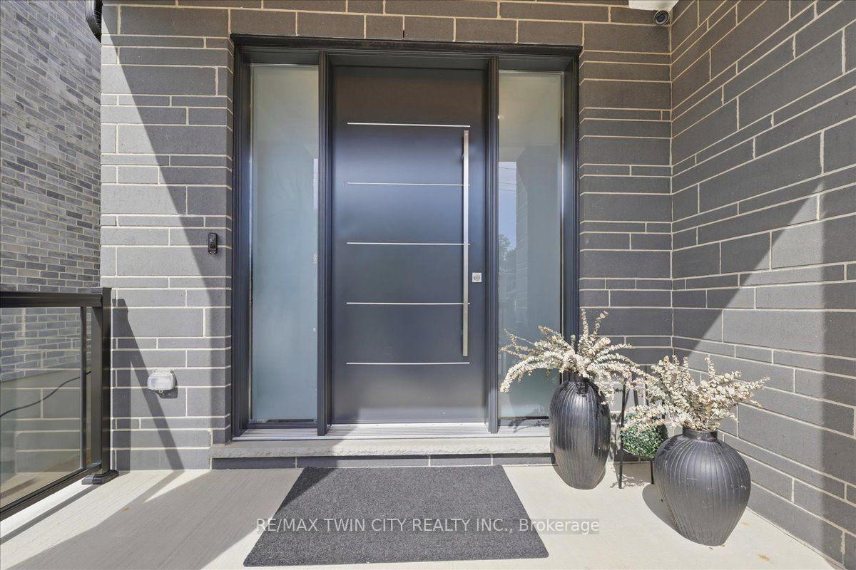 Photo 2 of 320 Otterbein Road, Kitchener, Grand River North — HOMEH