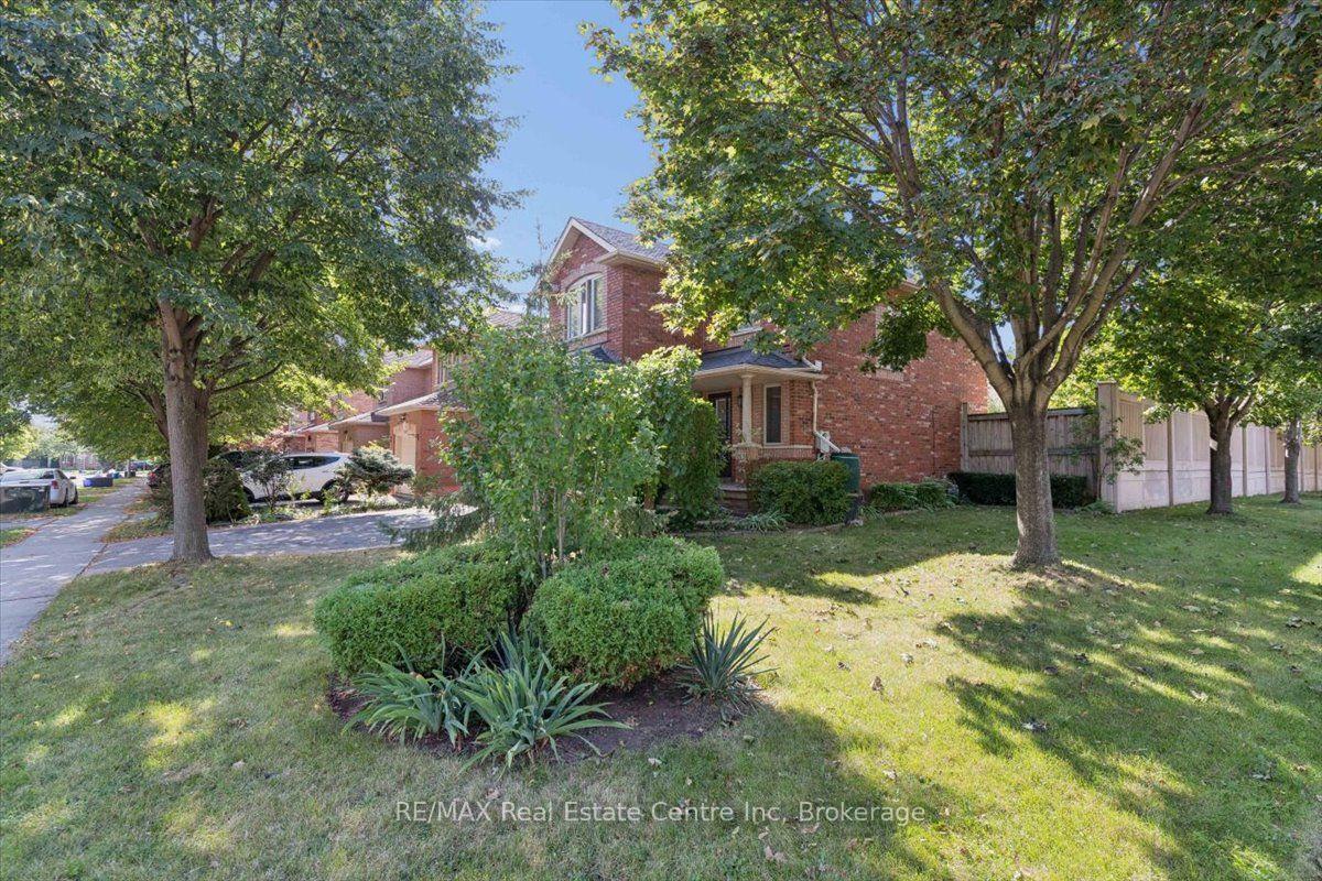 Photo 1 of 2524 Logan Avenue, Oakville, River Oaks — HOMEH