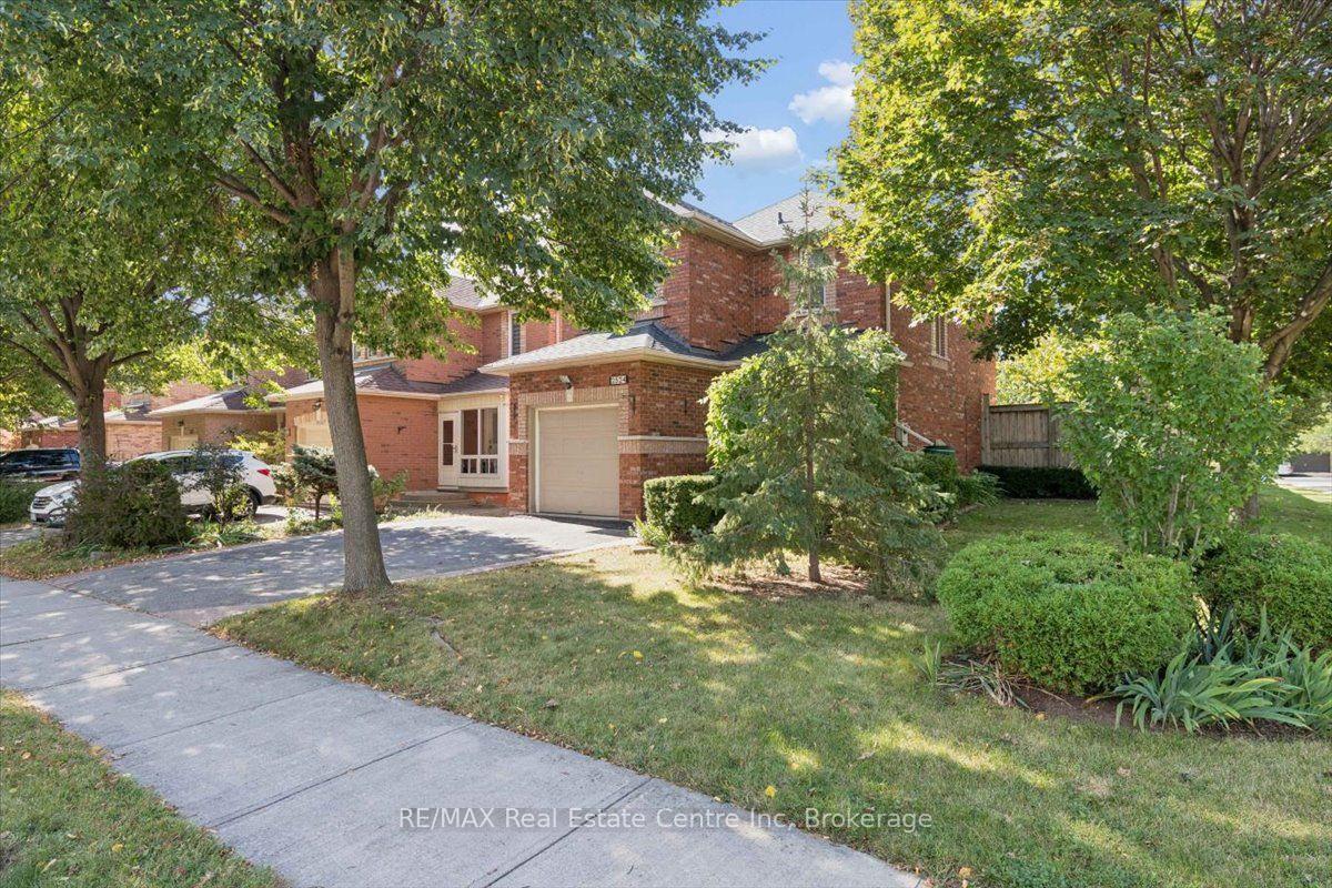 Photo 2 of 2524 Logan Avenue, Oakville, River Oaks — HOMEH
