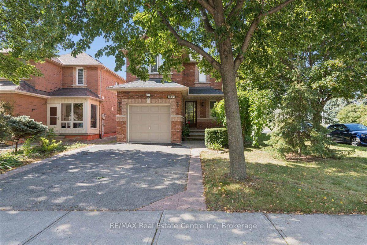 Photo 3 of 2524 Logan Avenue, Oakville, River Oaks — HOMEH