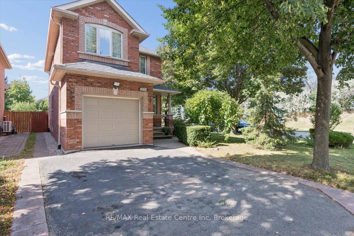 Photo 4 of 2524 Logan Avenue, Oakville, River Oaks — HOMEH