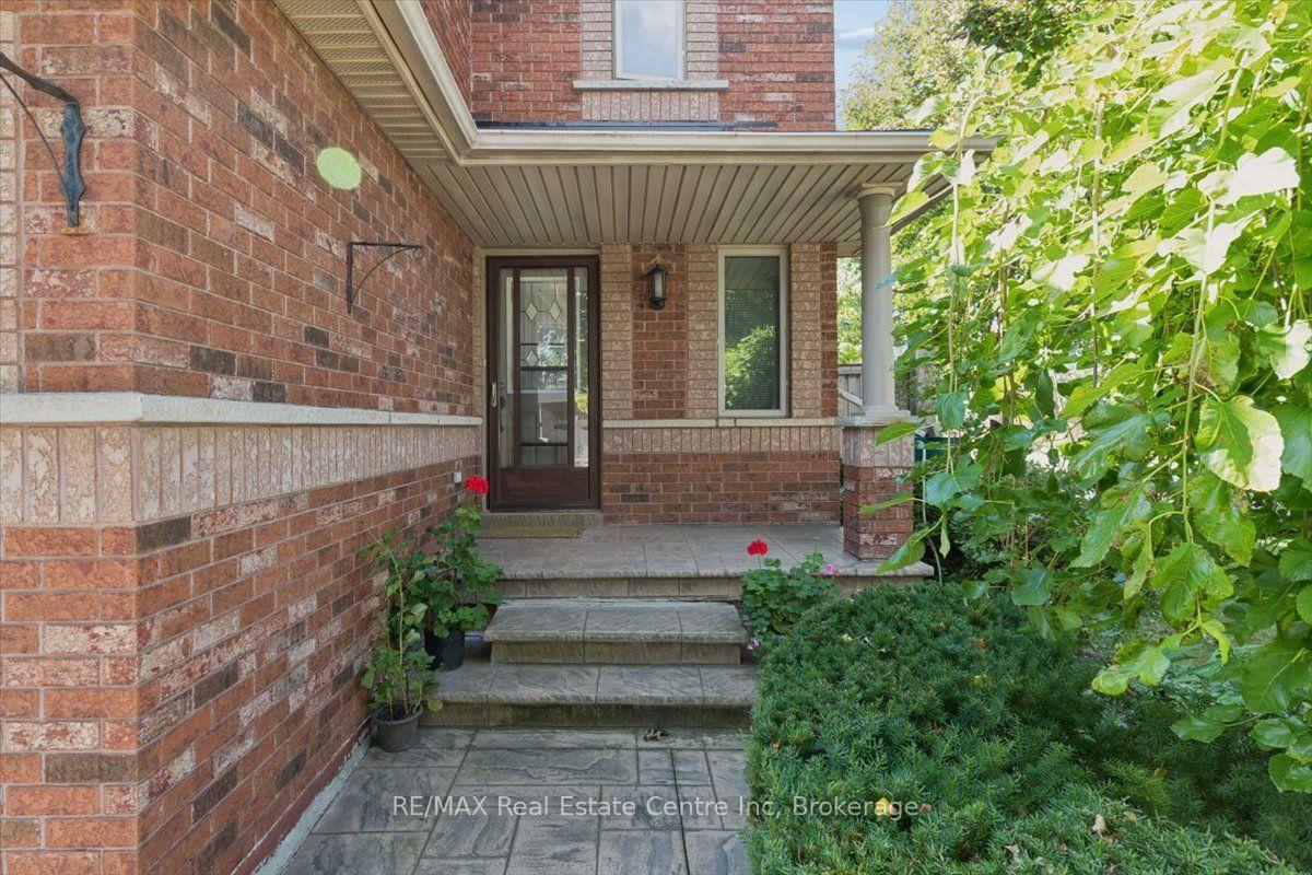 Photo 5 of 2524 Logan Avenue, Oakville, River Oaks — HOMEH