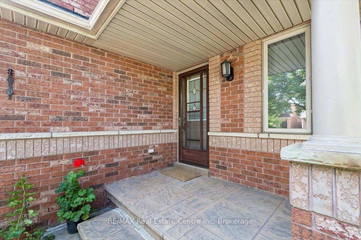 Photo 6 of 2524 Logan Avenue, Oakville, River Oaks — HOMEH