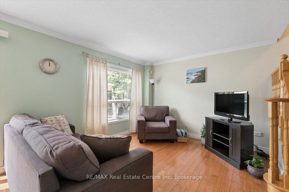 Photo 8 of 2524 Logan Avenue, Oakville, River Oaks — HOMEH