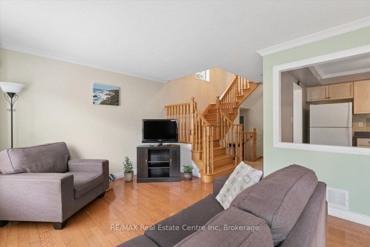 Photo 9 of 2524 Logan Avenue, Oakville, River Oaks — HOMEH