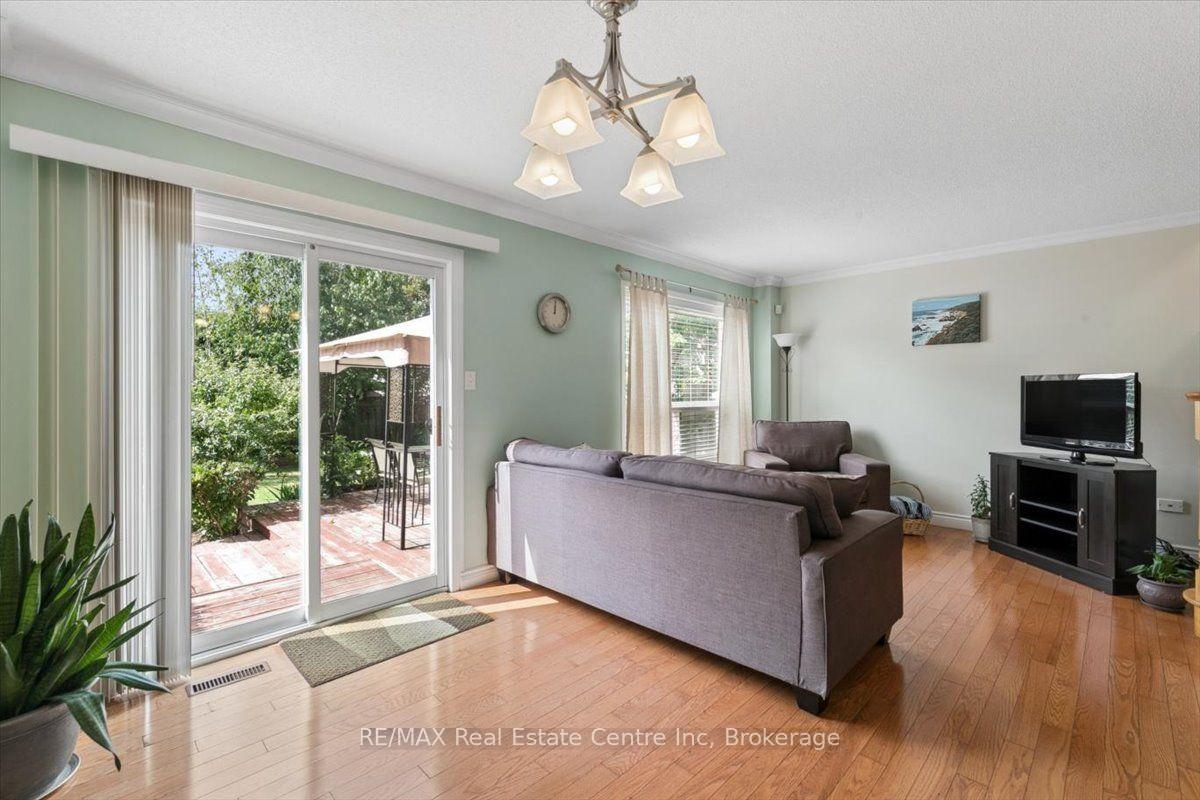 Photo 12 of 2524 Logan Avenue, Oakville, River Oaks — HOMEH