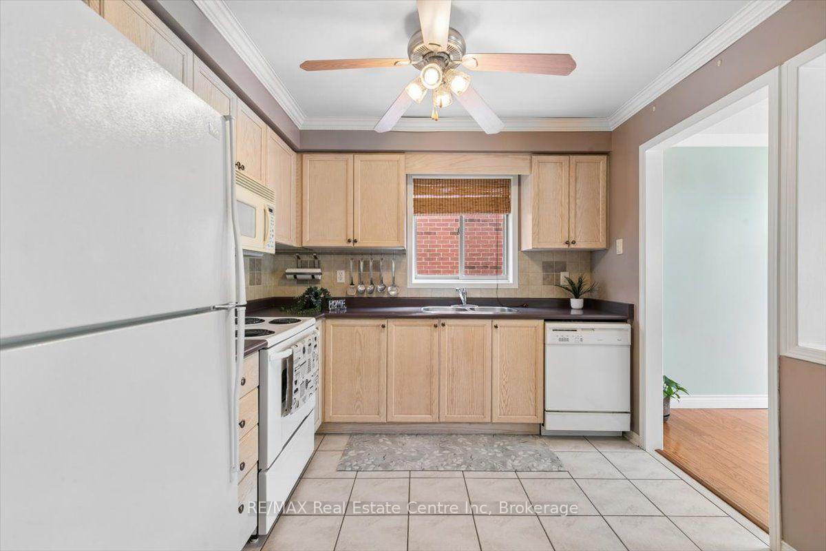 Photo 13 of 2524 Logan Avenue, Oakville, River Oaks — HOMEH