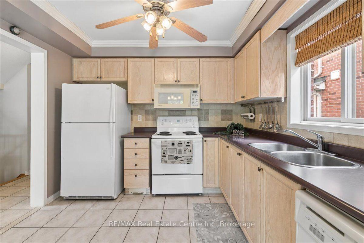 Photo 15 of 2524 Logan Avenue, Oakville, River Oaks — HOMEH