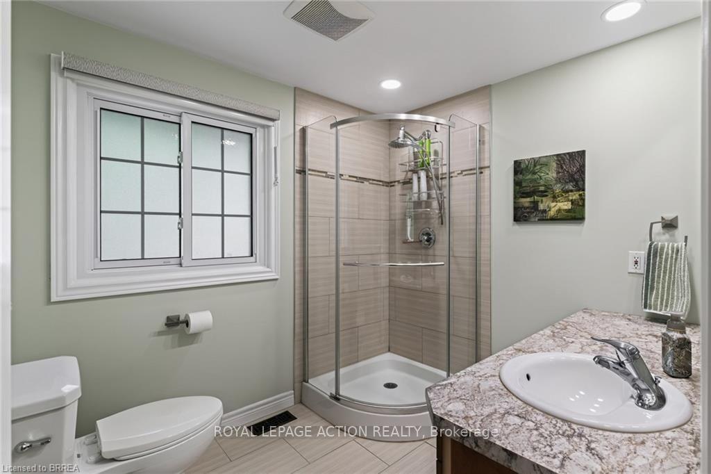 Photo 24 of 42 Robinson Avenue, Brantford, Echo Place — HOMEH