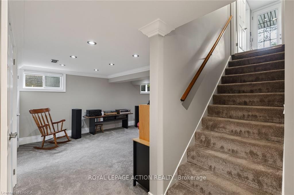 Photo 25 of 42 Robinson Avenue, Brantford, Echo Place — HOMEH