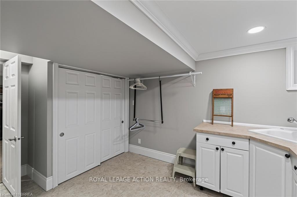 Photo 37 of 42 Robinson Avenue, Brantford, Echo Place — HOMEH