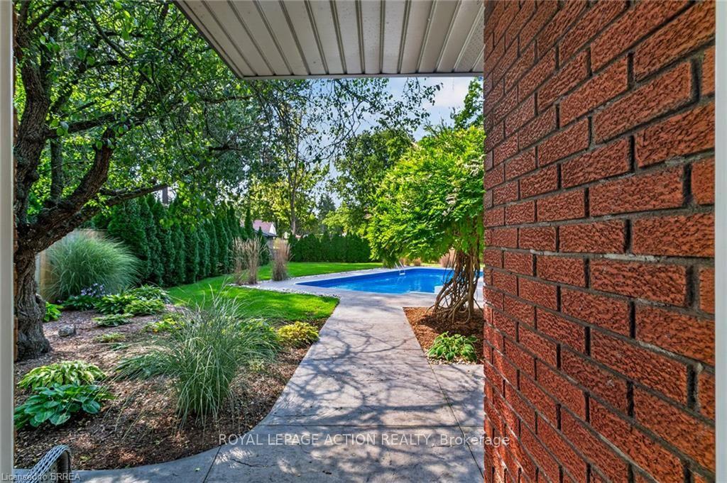 Photo 40 of 42 Robinson Avenue, Brantford, Echo Place — HOMEH