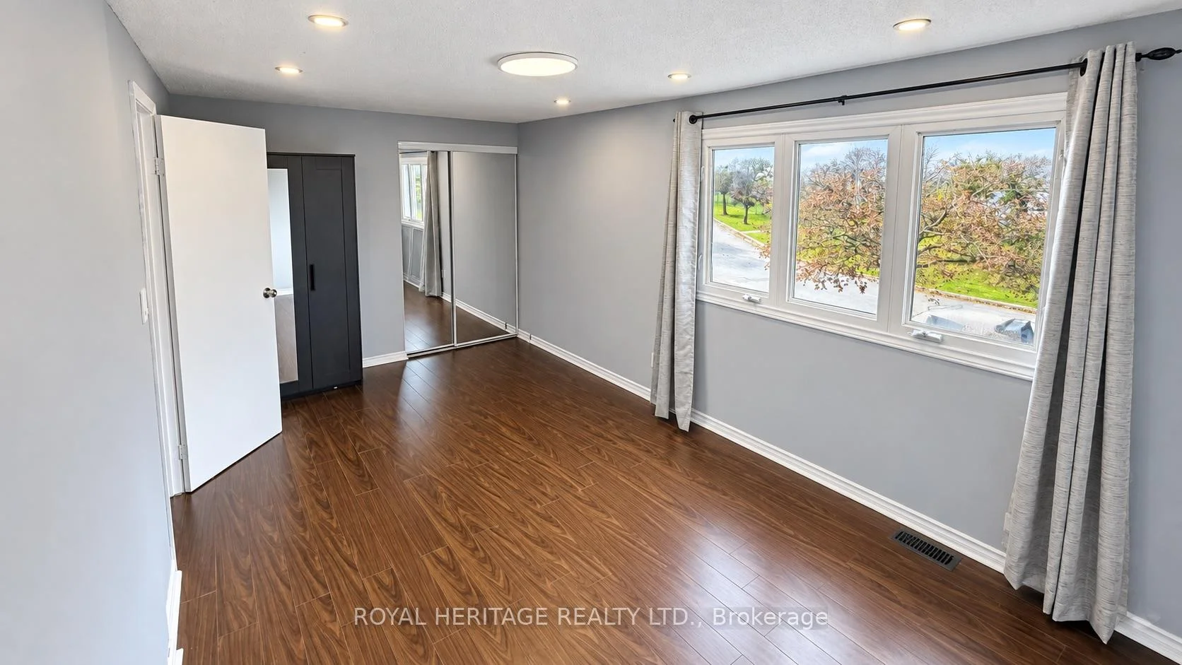 Photo 25 of 531 Dorchester Drive, Oshawa, Vanier — HOMEH
