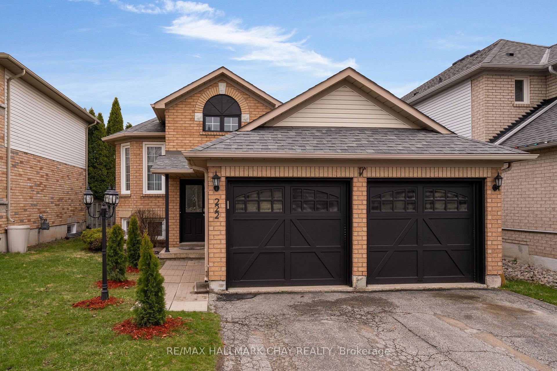 Photo 2 of 222 Wessenger Drive, Barrie, Holly — HOMEH