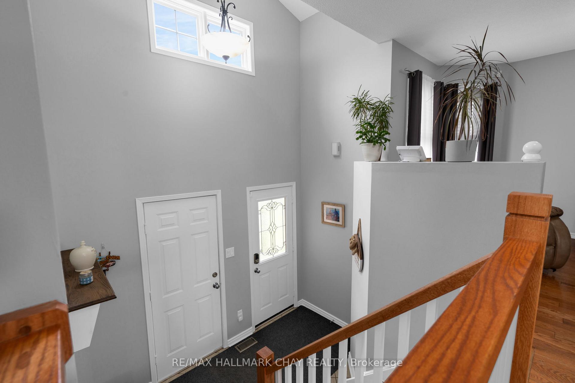 Photo 5 of 222 Wessenger Drive, Barrie, Holly — HOMEH