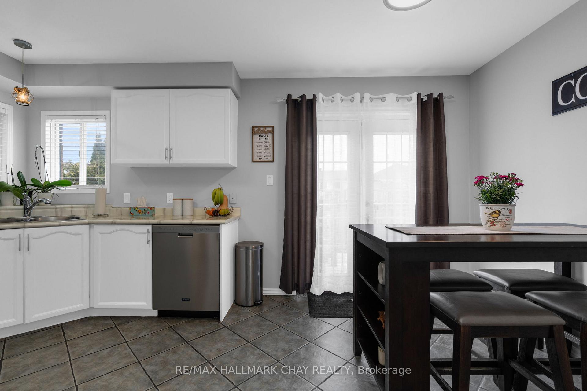 Photo 7 of 222 Wessenger Drive, Barrie, Holly — HOMEH
