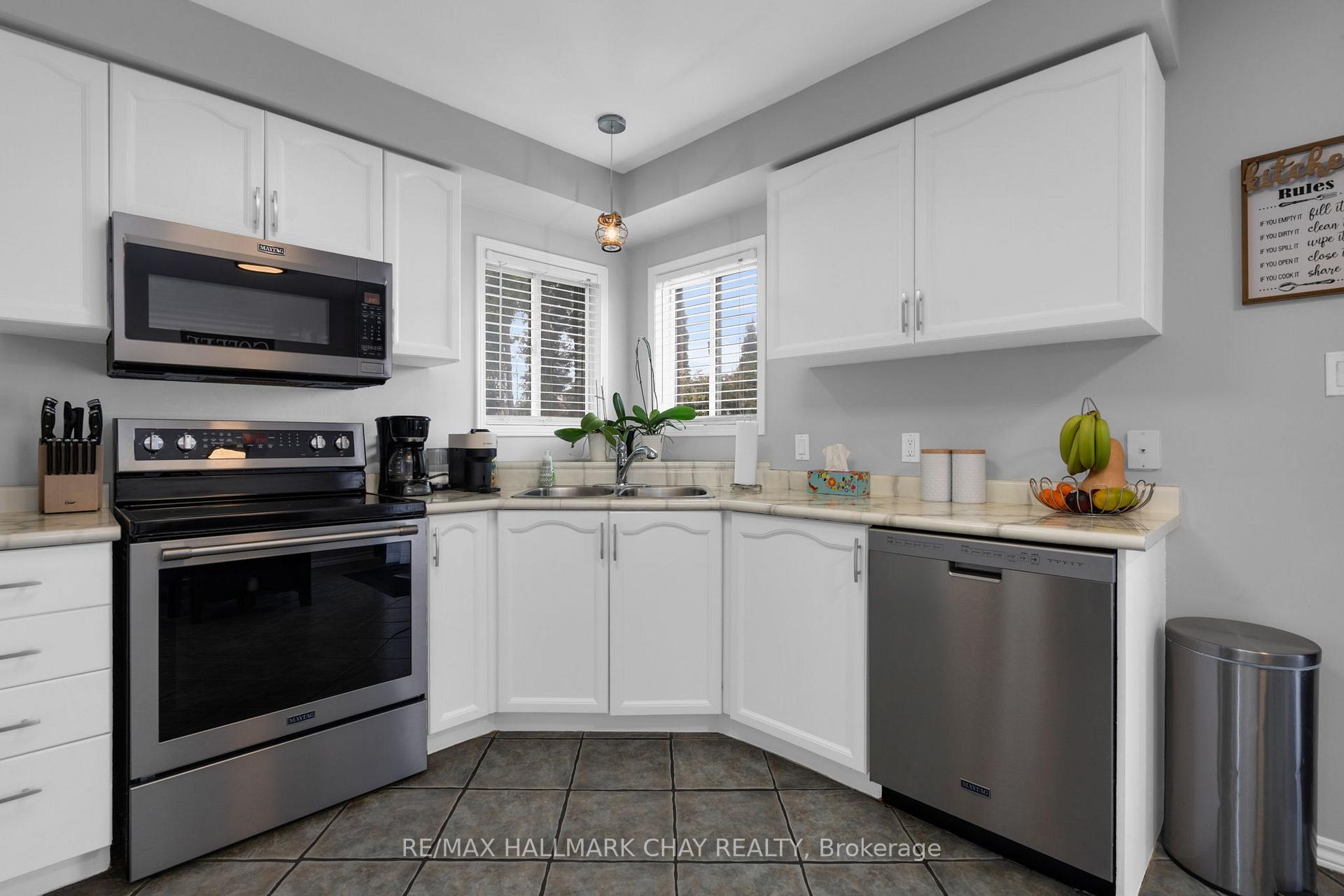 Photo 9 of 222 Wessenger Drive, Barrie, Holly — HOMEH