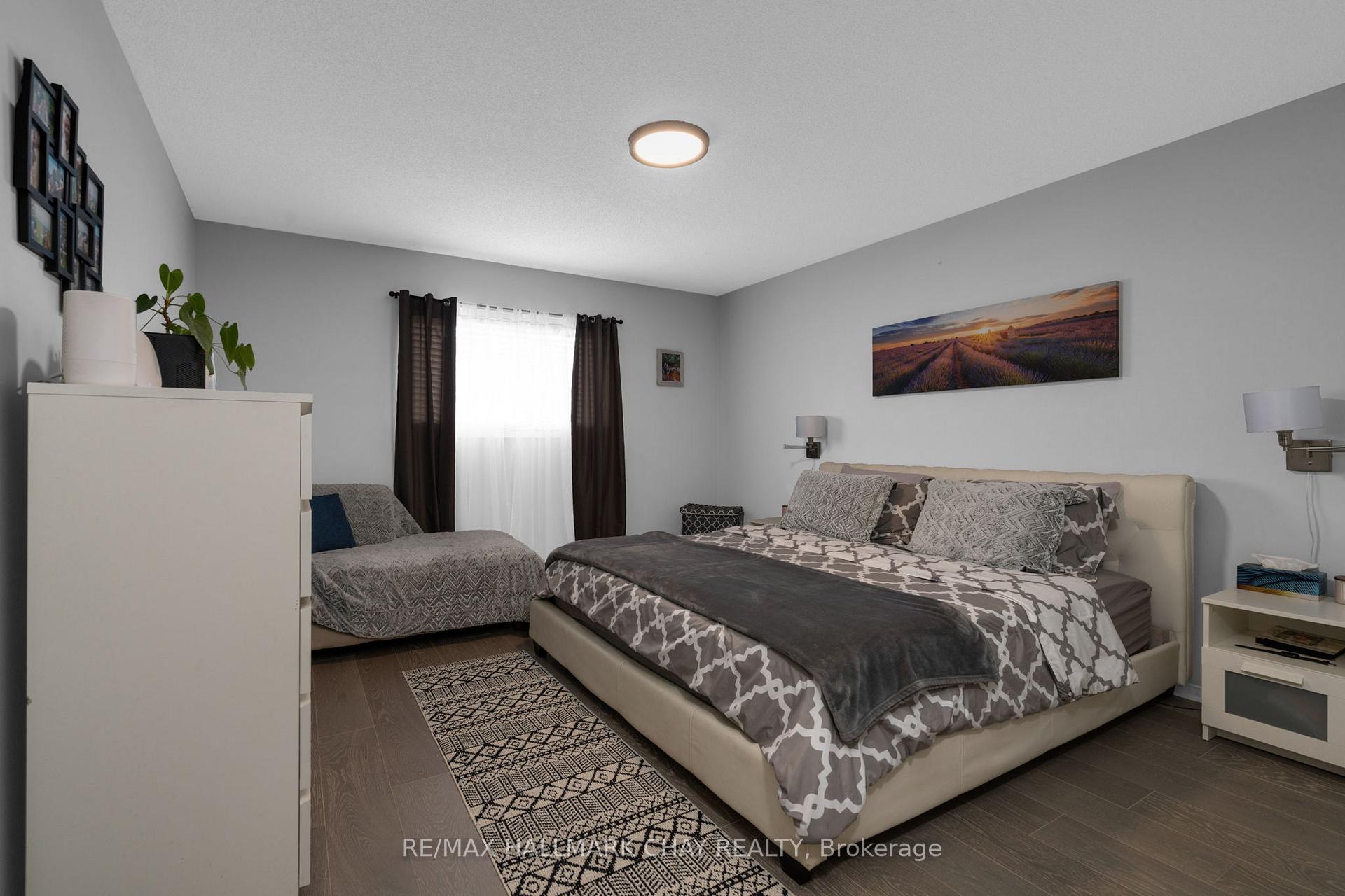 Photo 10 of 222 Wessenger Drive, Barrie, Holly — HOMEH