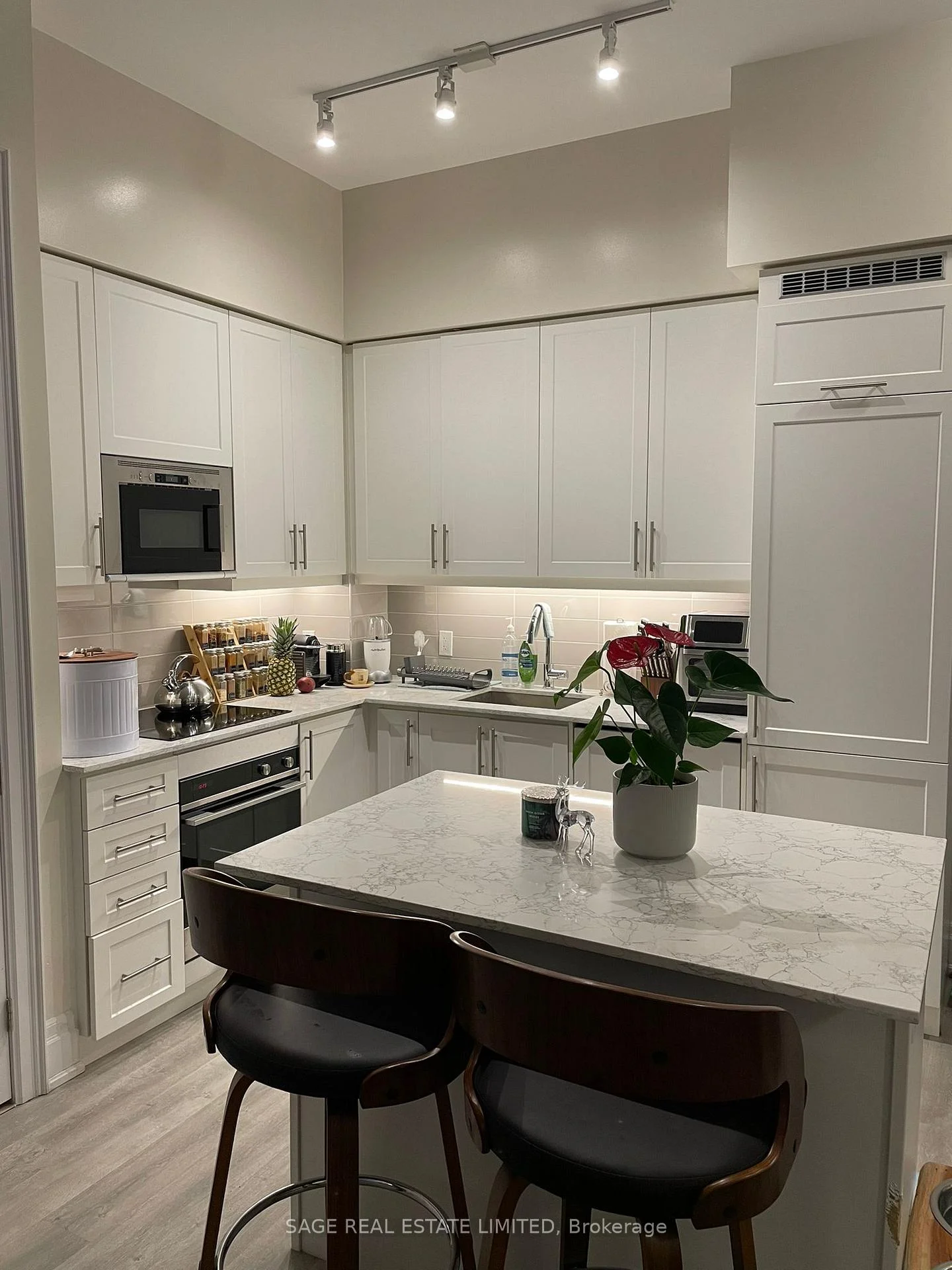 Photo 10 of Unit 111, 9085 Jane Street, Vaughan, Concord — HOMEH