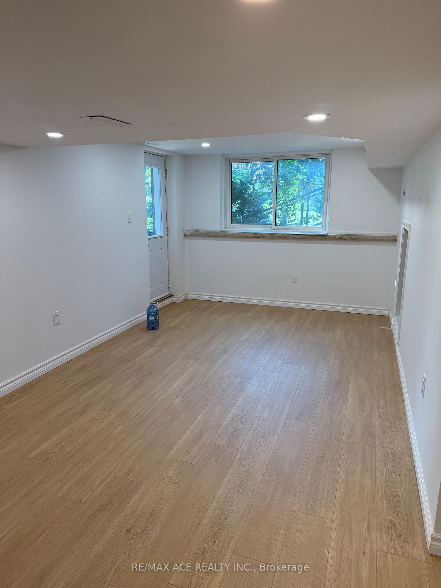 Photo 6 of Unit Walkin B, 104 Rameau Drive, North York, Hillcrest Village — HOMEH