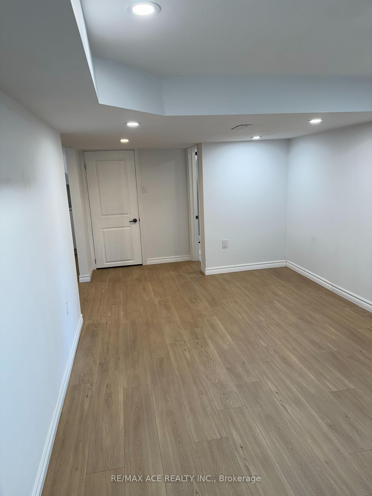 Photo 7 of Unit Walkin B, 104 Rameau Drive, North York, Hillcrest Village — HOMEH