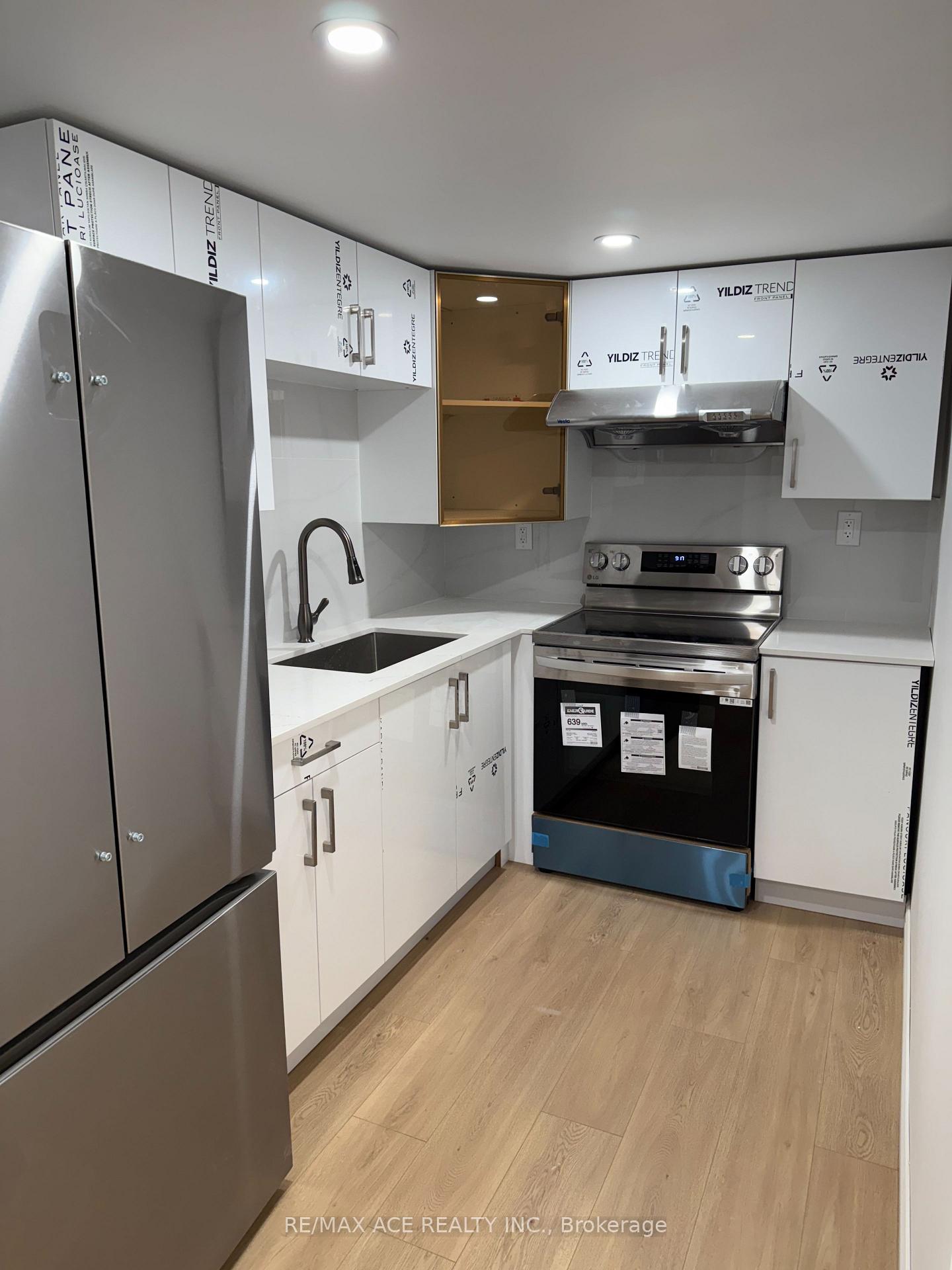 Photo 8 of Unit Walkin B, 104 Rameau Drive, North York, Hillcrest Village — HOMEH