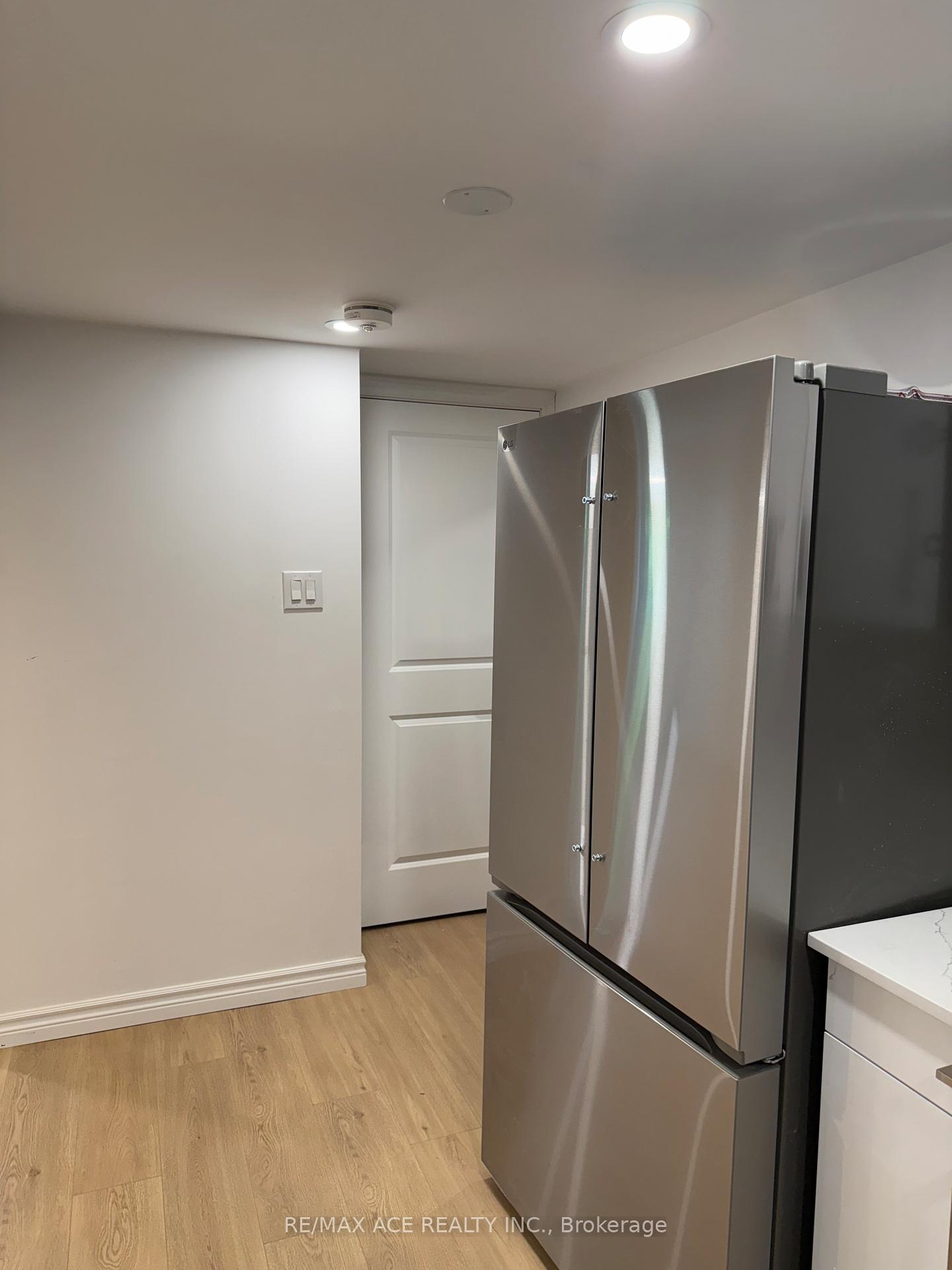 Photo 9 of Unit Walkin B, 104 Rameau Drive, North York, Hillcrest Village — HOMEH