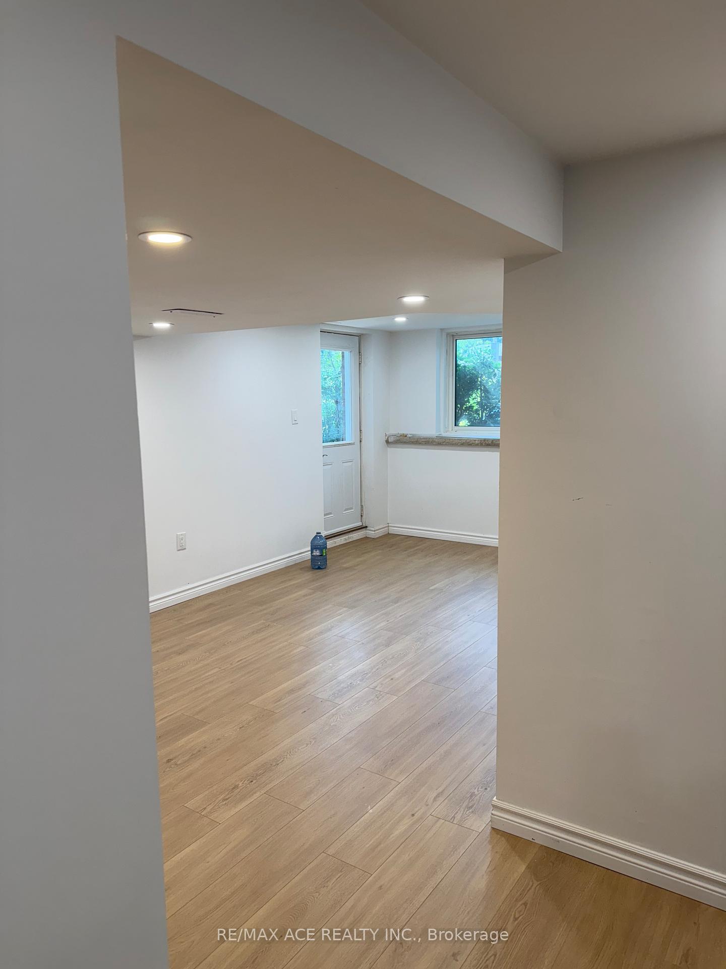 Photo 10 of Unit Walkin B, 104 Rameau Drive, North York, Hillcrest Village — HOMEH