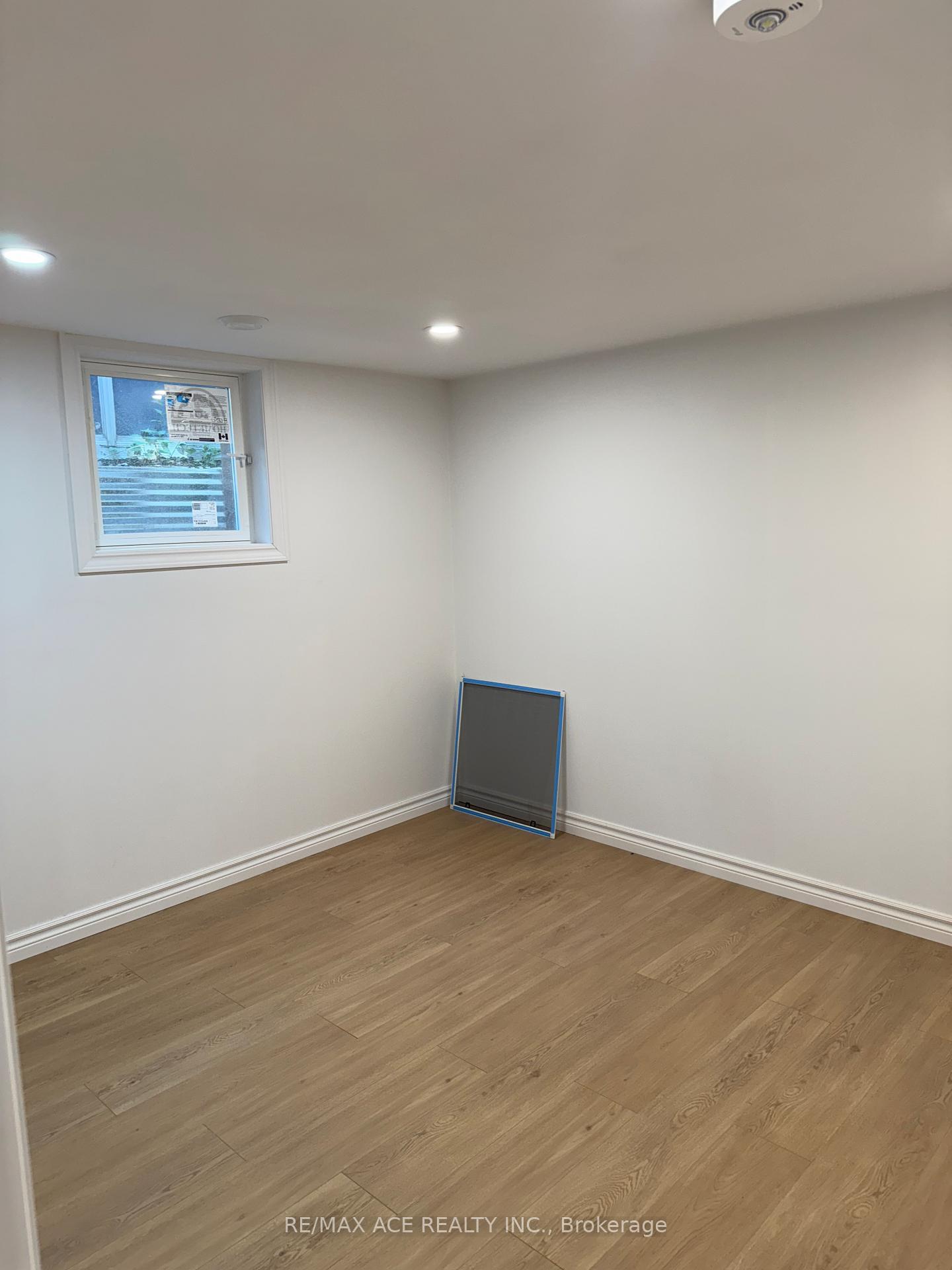 Photo 13 of Unit Walkin B, 104 Rameau Drive, North York, Hillcrest Village — HOMEH