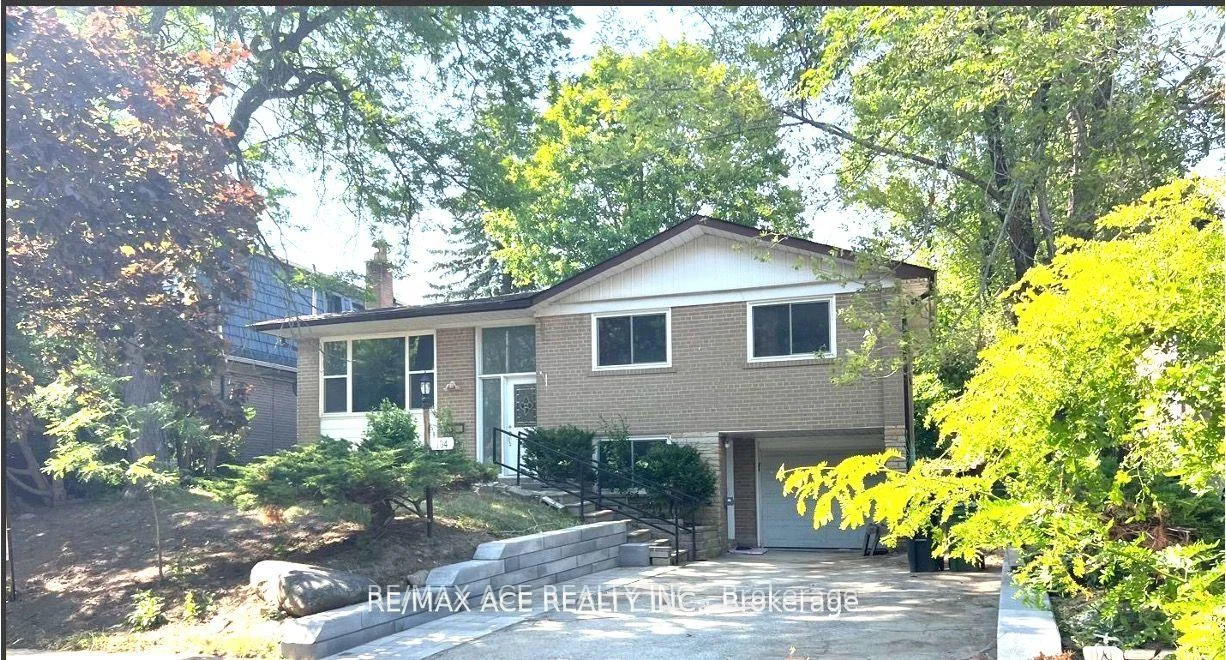 Photo 1 of Unit Walkin B, 104 Rameau Drive, North York, Hillcrest Village — HOMEH