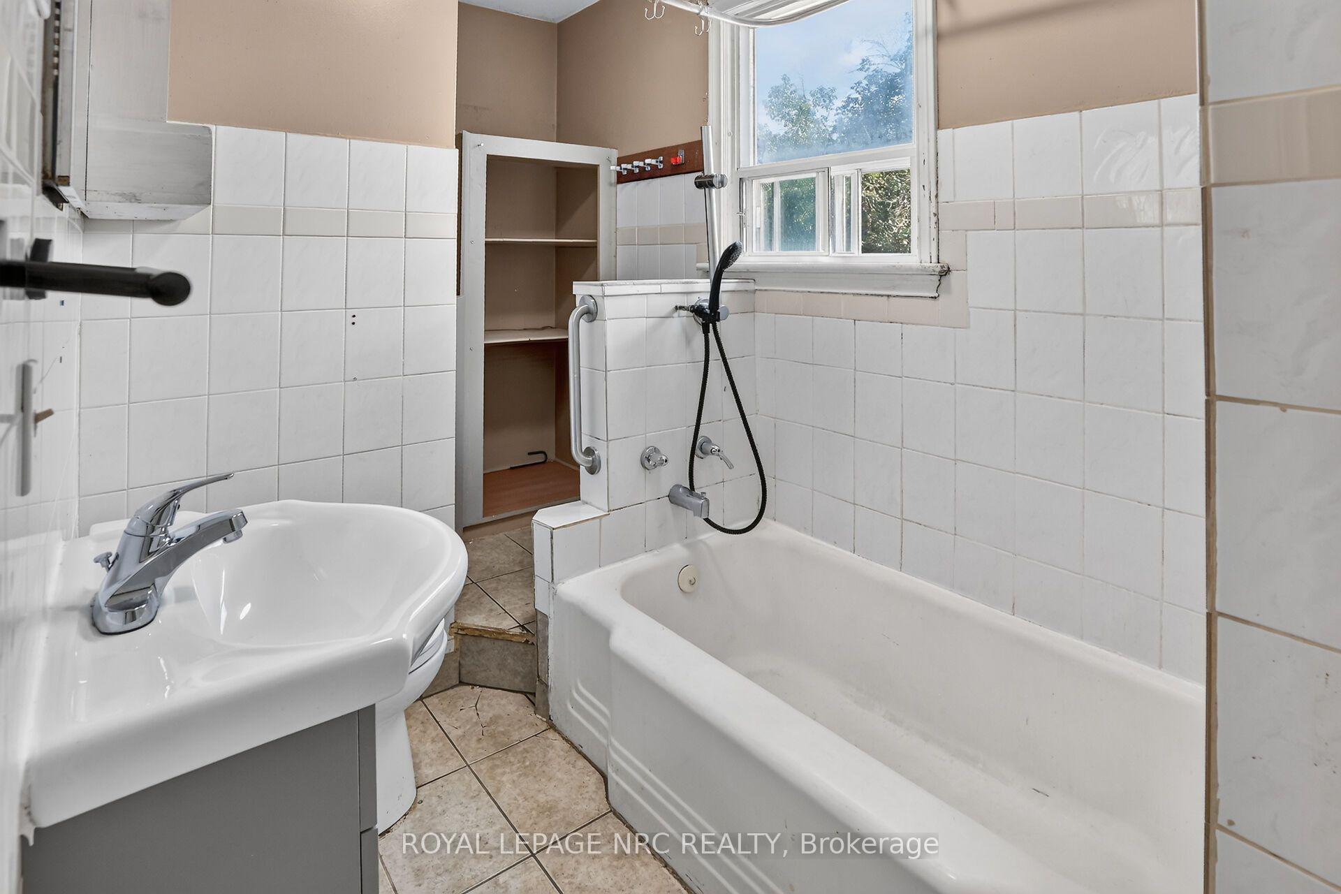 Photo 13 of 62 Cosby Avenue, St. Catharines, Facer — HOMEH