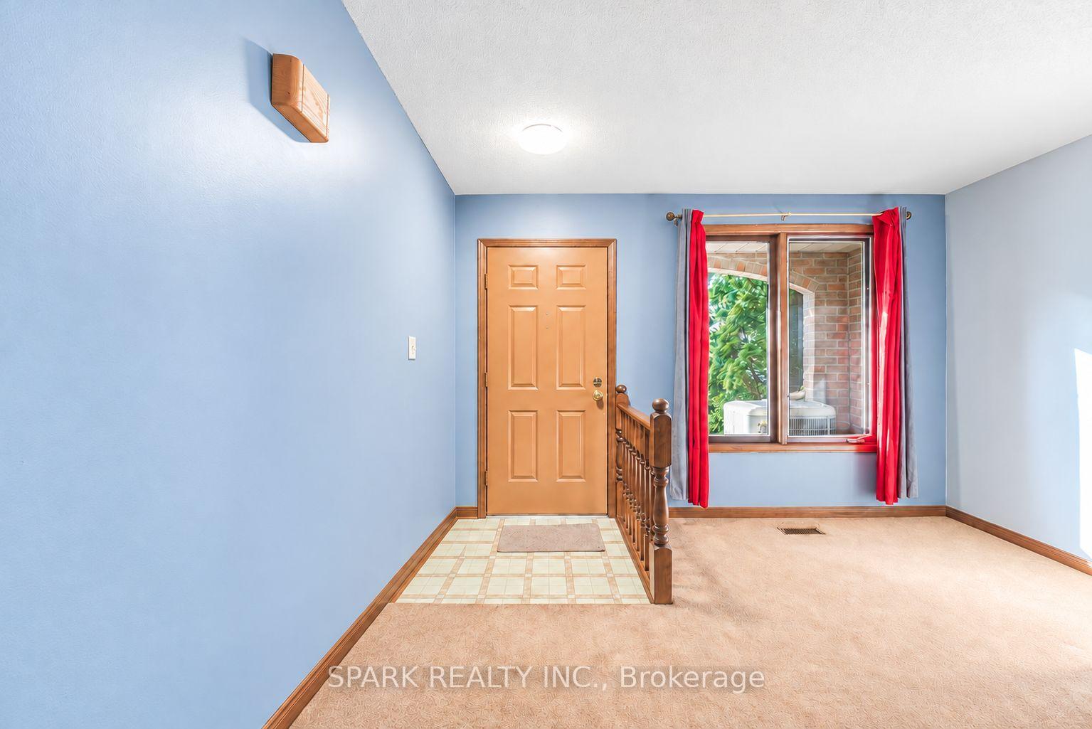 Photo 2 of 28 Lampman Crescent, Thorold, Confederation Heights — HOMEH