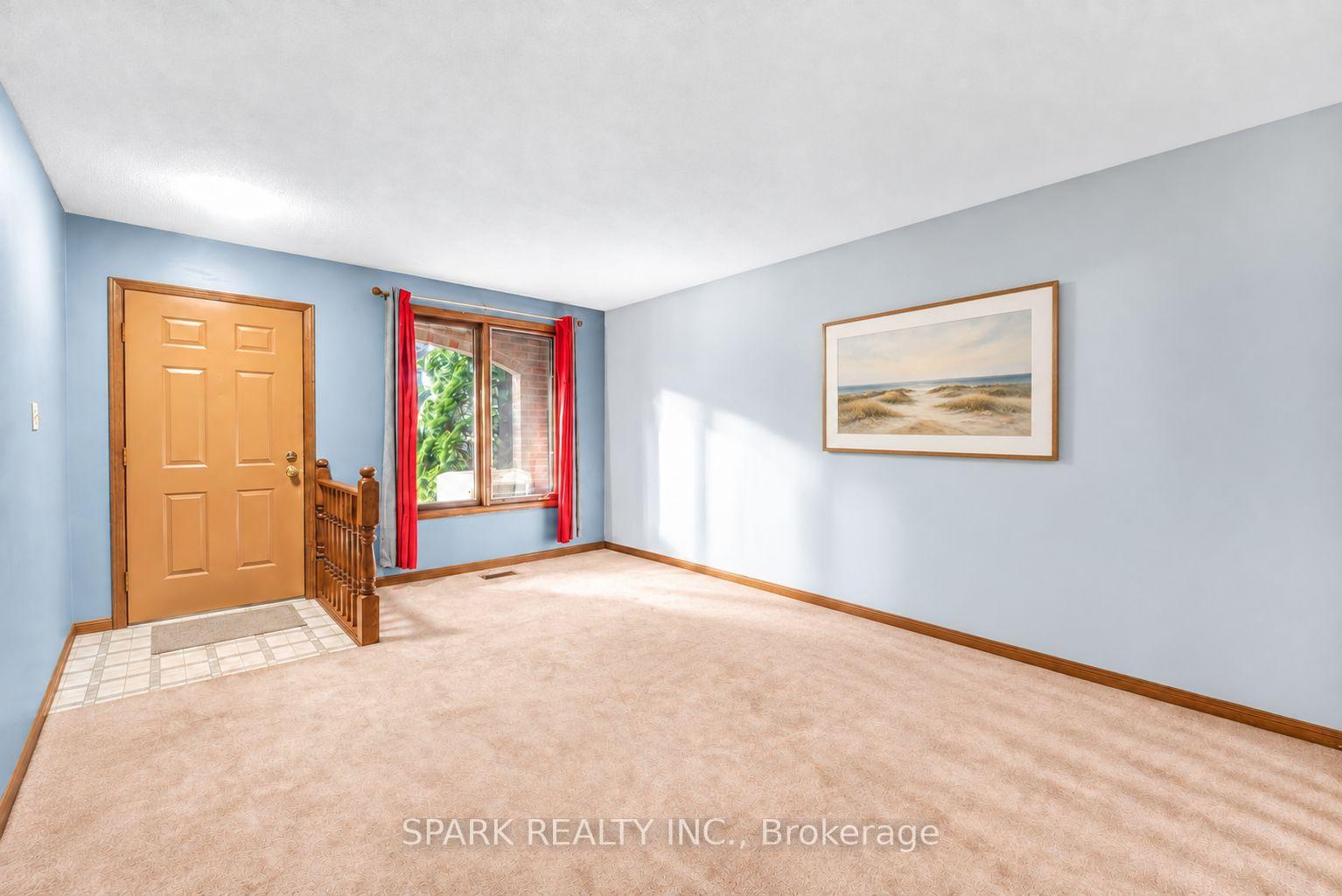 Photo 3 of 28 Lampman Crescent, Thorold, Confederation Heights — HOMEH