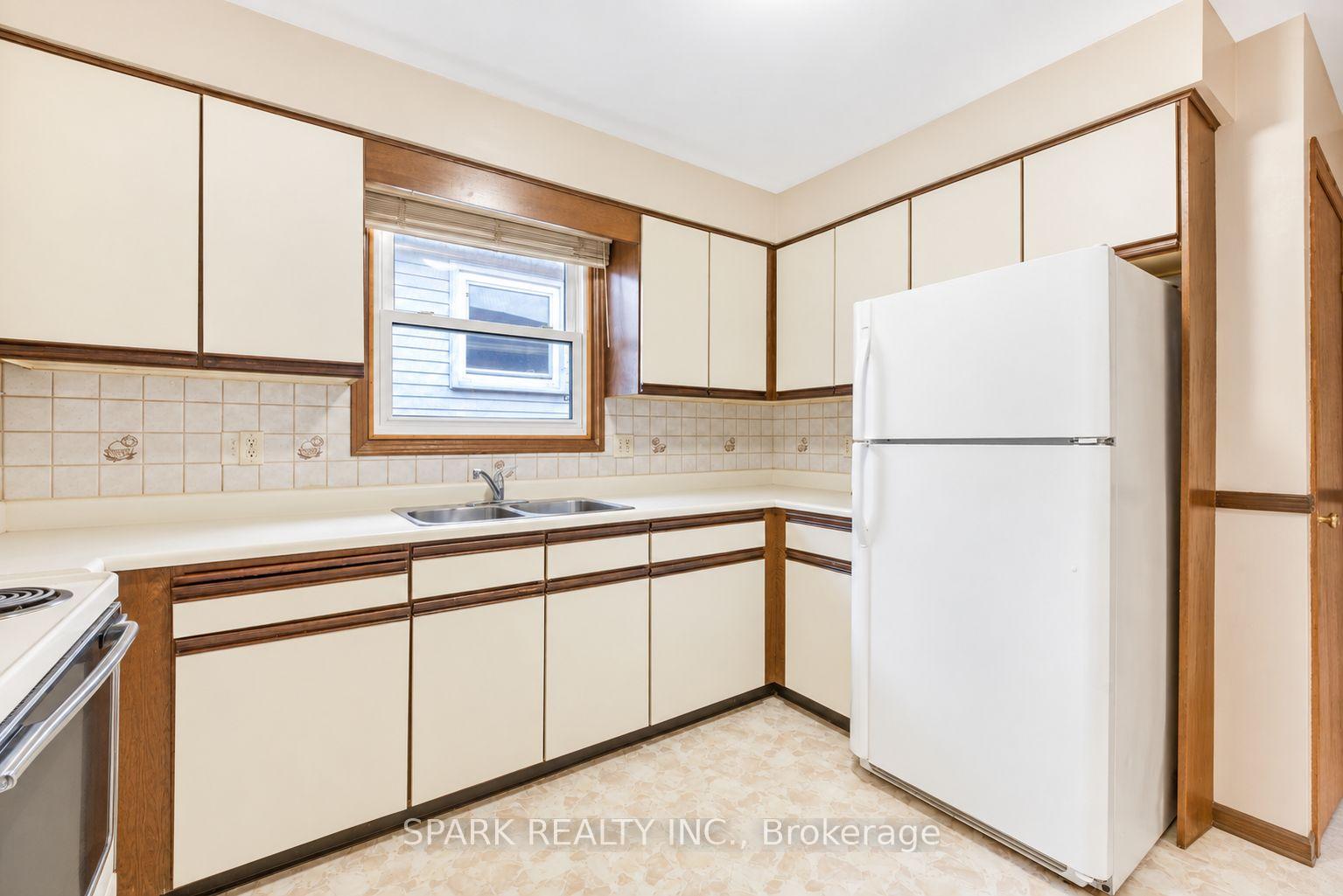 Photo 9 of 28 Lampman Crescent, Thorold, Confederation Heights — HOMEH