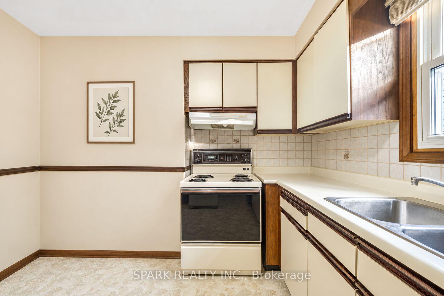 Photo 12 of 28 Lampman Crescent, Thorold, Confederation Heights — HOMEH