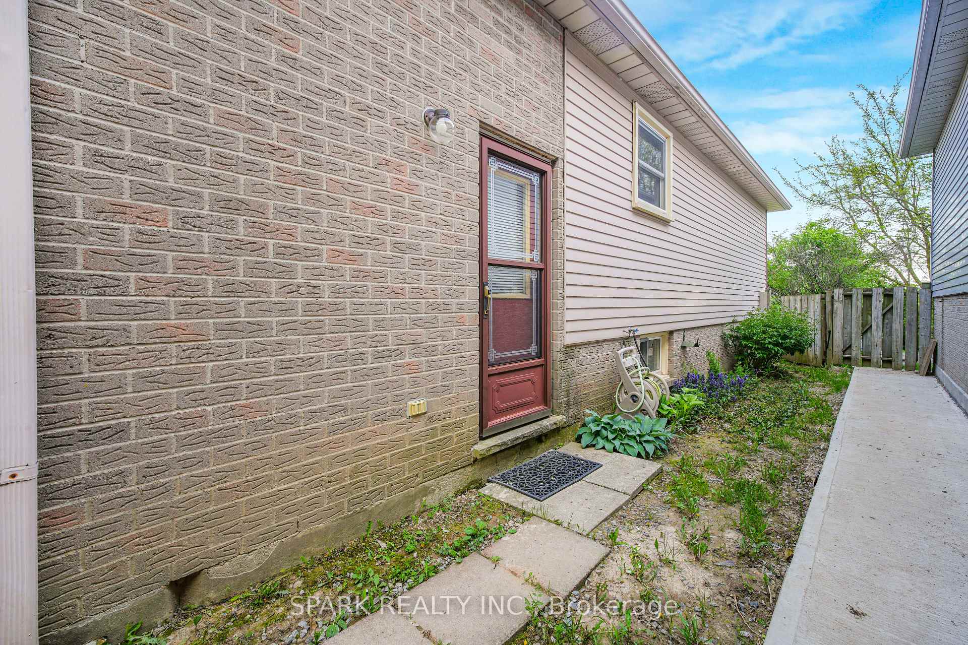 Photo 18 of 28 Lampman Crescent, Thorold, Confederation Heights — HOMEH
