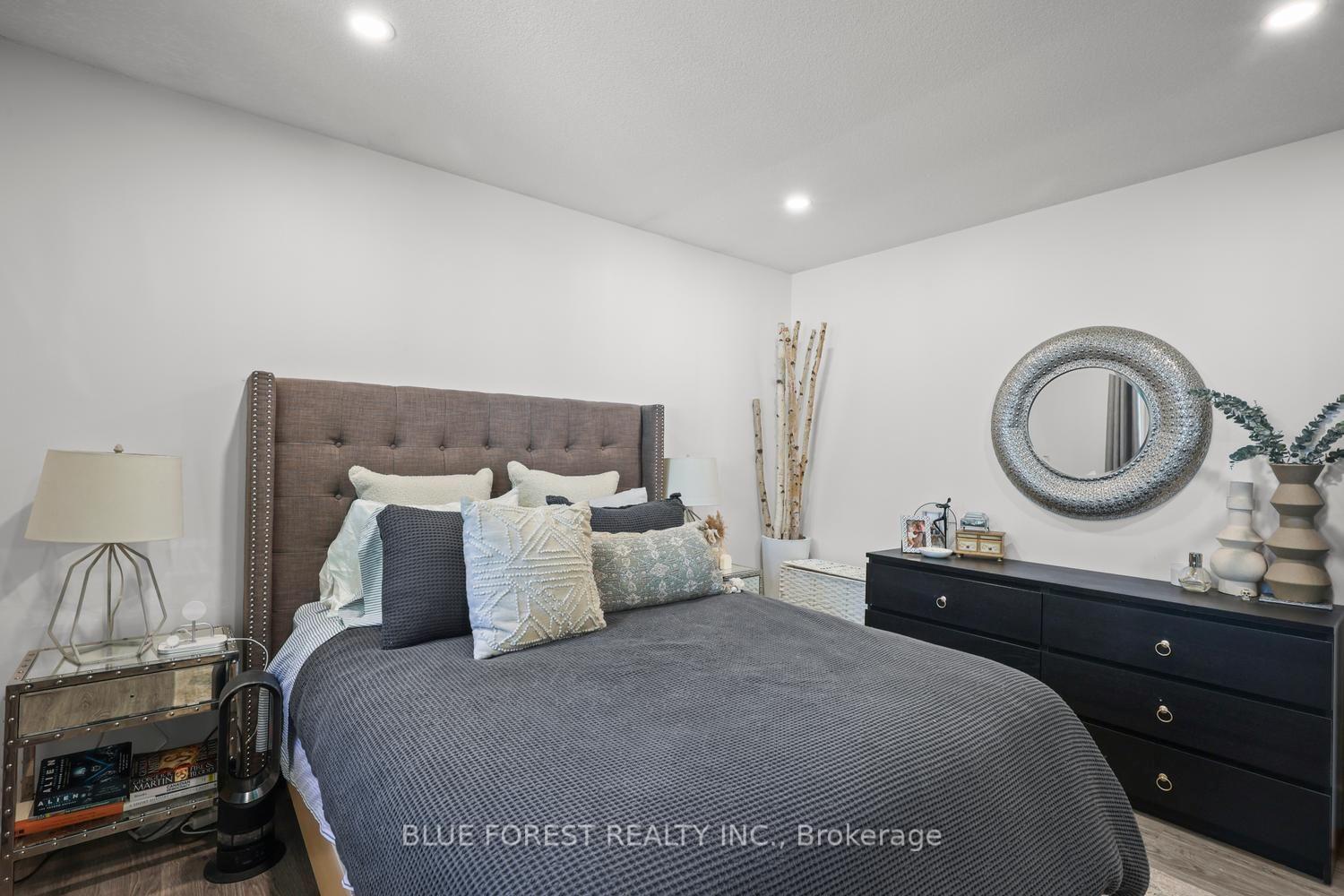 Photo 16 of 38 Stroud Crescent, London, South X — HOMEH