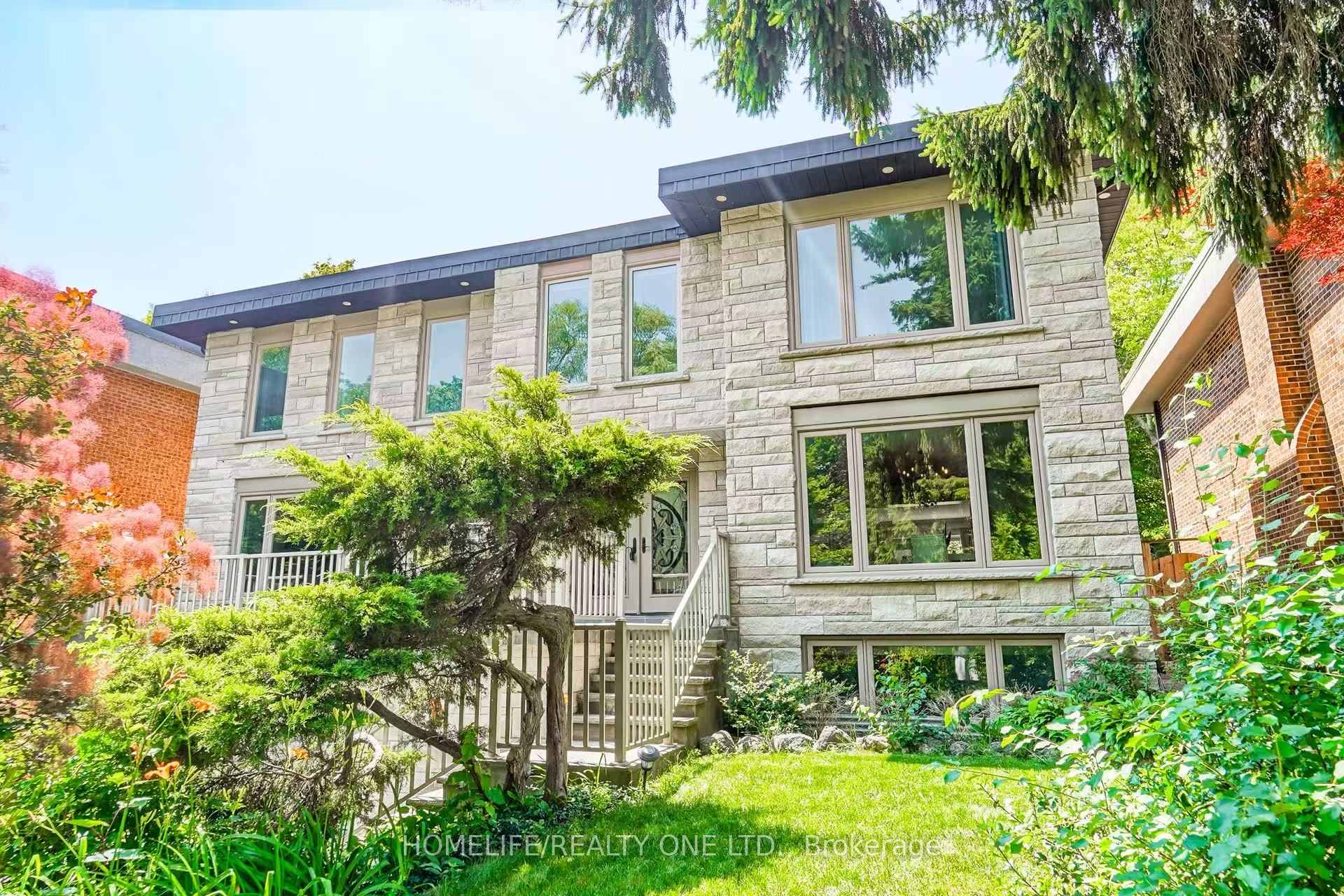 Photo 2 of 31 Bearwood Drive, Etobicoke, Edenbridge-Humber Valley — HOMEH