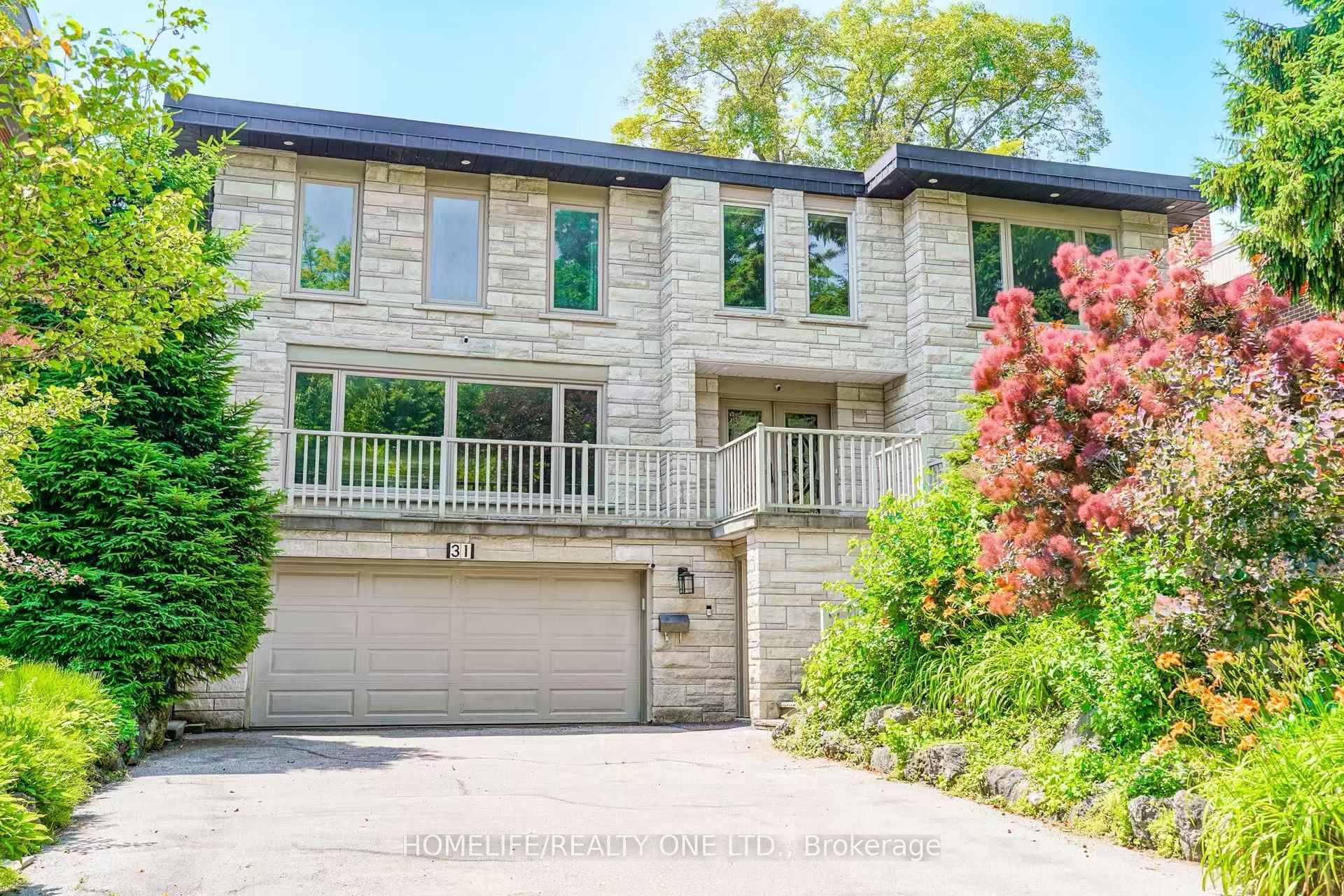 Photo 3 of 31 Bearwood Drive, Etobicoke, Edenbridge-Humber Valley — HOMEH