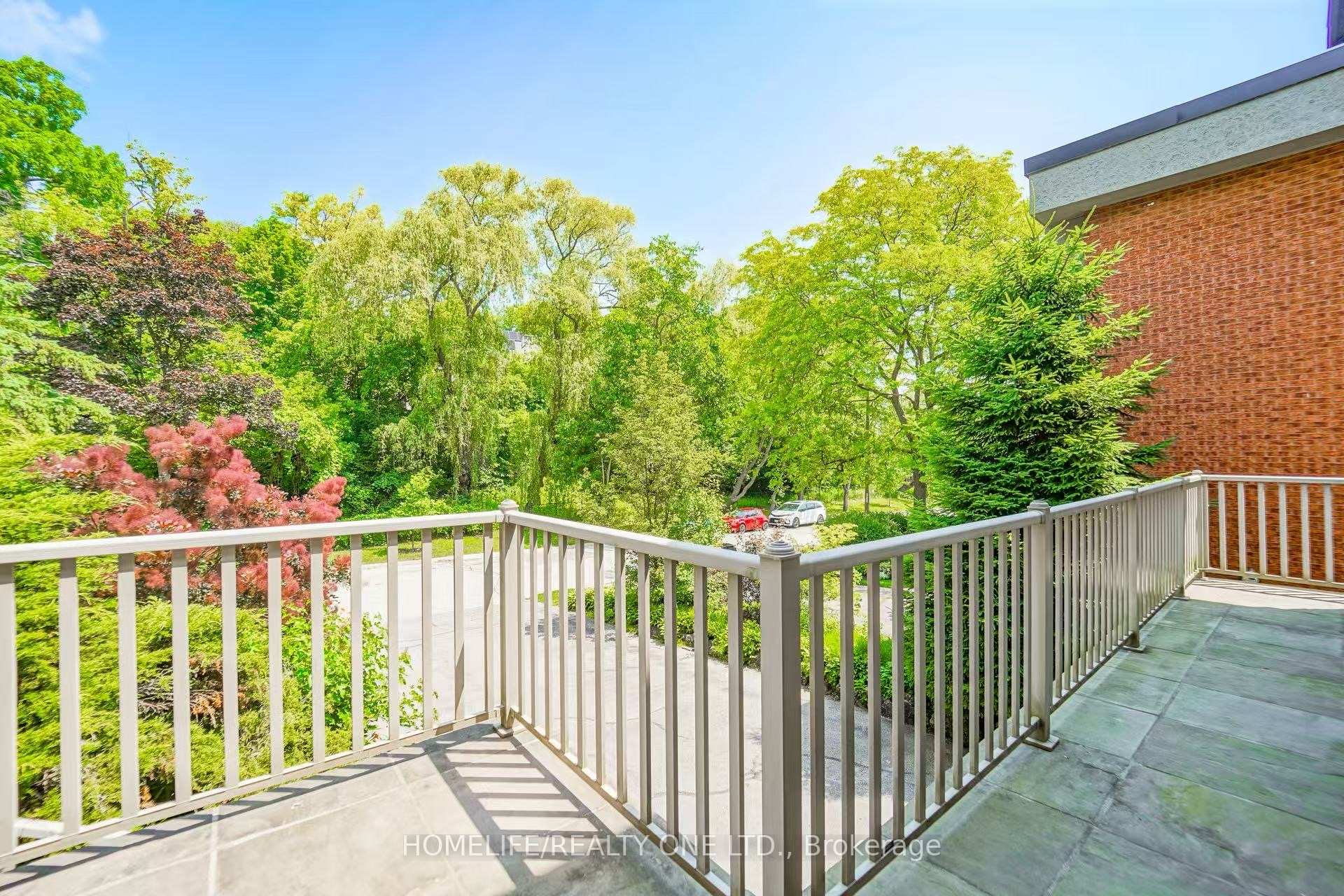 Photo 6 of 31 Bearwood Drive, Etobicoke, Edenbridge-Humber Valley — HOMEH