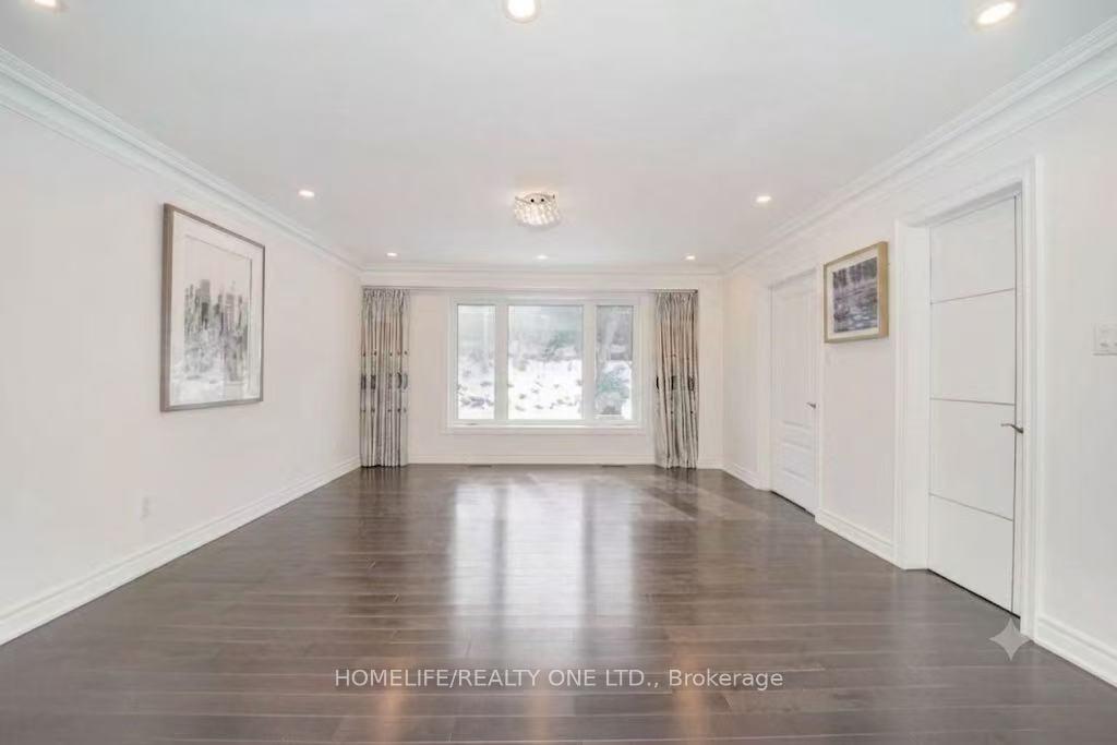 Photo 10 of 31 Bearwood Drive, Etobicoke, Edenbridge-Humber Valley — HOMEH