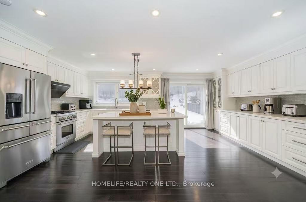 Photo 11 of 31 Bearwood Drive, Etobicoke, Edenbridge-Humber Valley — HOMEH