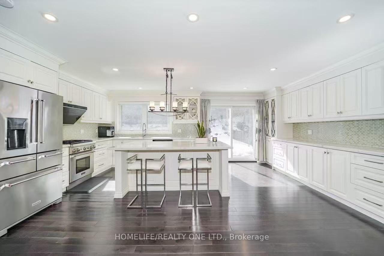 Photo 12 of 31 Bearwood Drive, Etobicoke, Edenbridge-Humber Valley — HOMEH