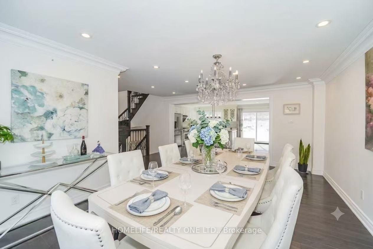 Photo 14 of 31 Bearwood Drive, Etobicoke, Edenbridge-Humber Valley — HOMEH