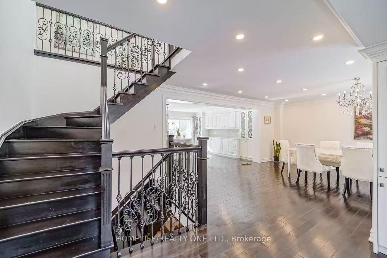 Photo 16 of 31 Bearwood Drive, Etobicoke, Edenbridge-Humber Valley — HOMEH