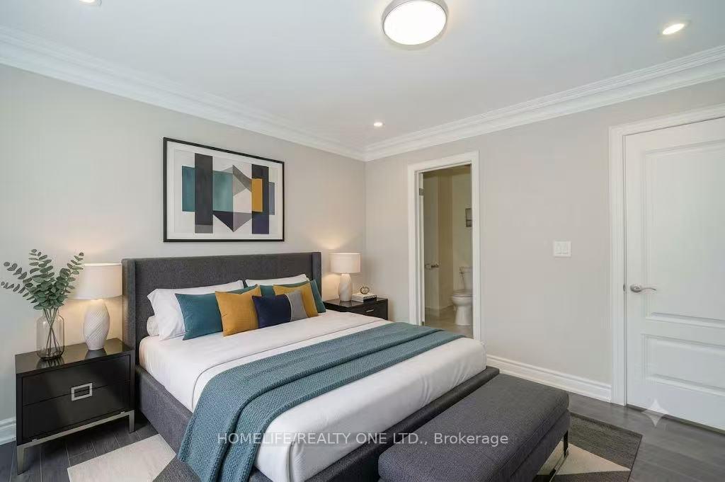 Photo 19 of 31 Bearwood Drive, Etobicoke, Edenbridge-Humber Valley — HOMEH