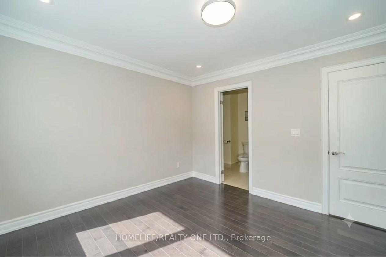 Photo 20 of 31 Bearwood Drive, Etobicoke, Edenbridge-Humber Valley — HOMEH