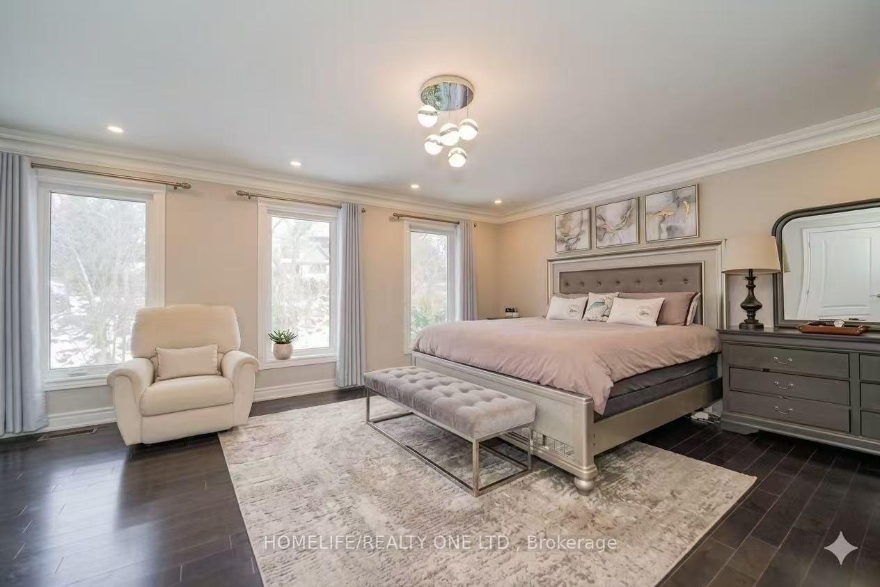 Photo 23 of 31 Bearwood Drive, Etobicoke, Edenbridge-Humber Valley — HOMEH
