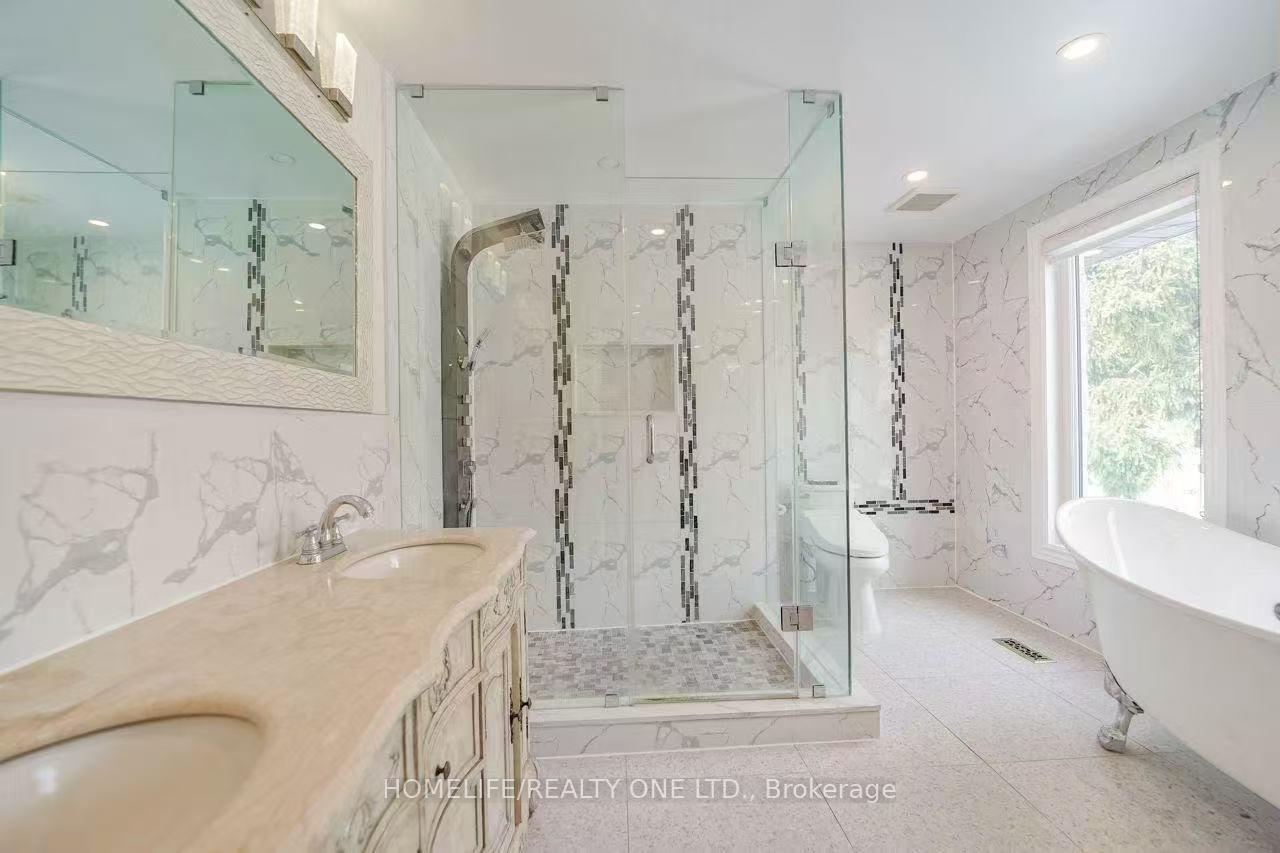 Photo 24 of 31 Bearwood Drive, Etobicoke, Edenbridge-Humber Valley — HOMEH